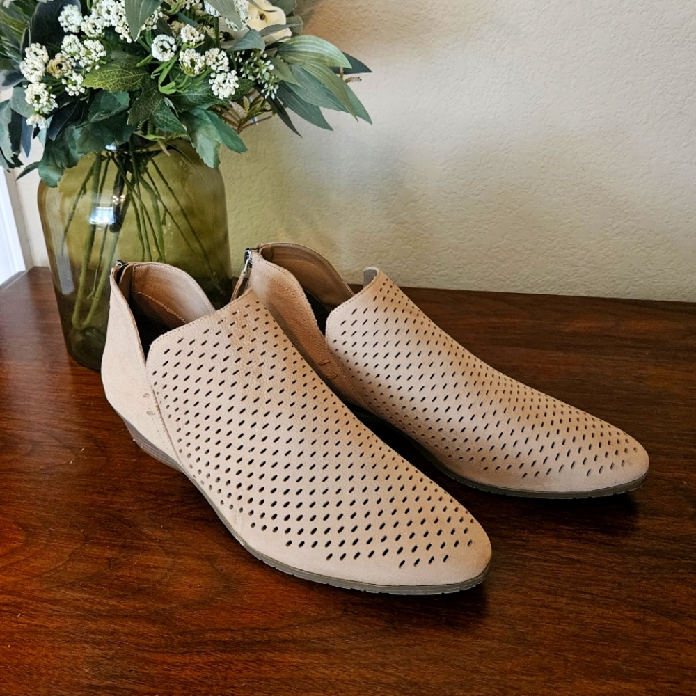 Kenneth Cole Seude, tan booties